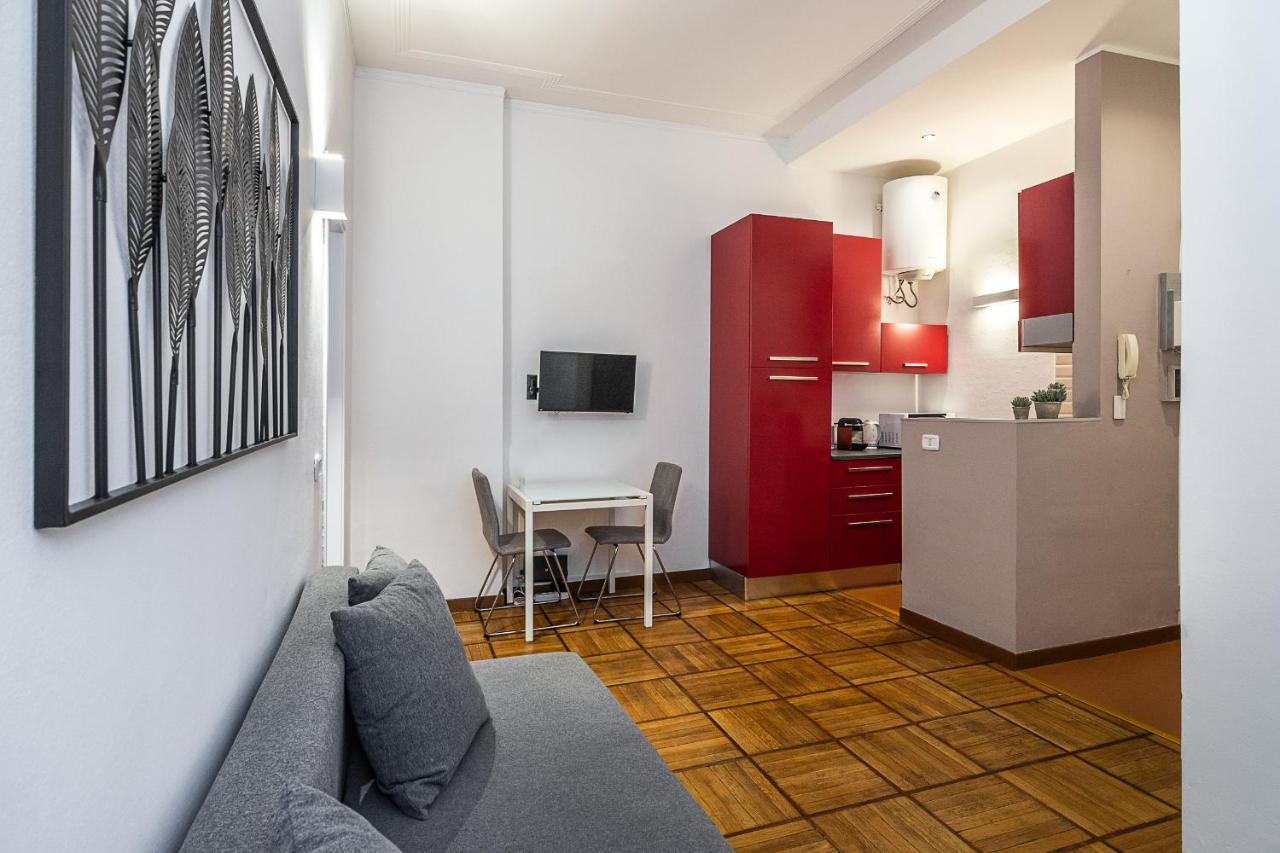 Classbnb - Two Apartments 400 Meters From The Duomo Милано Екстериор снимка