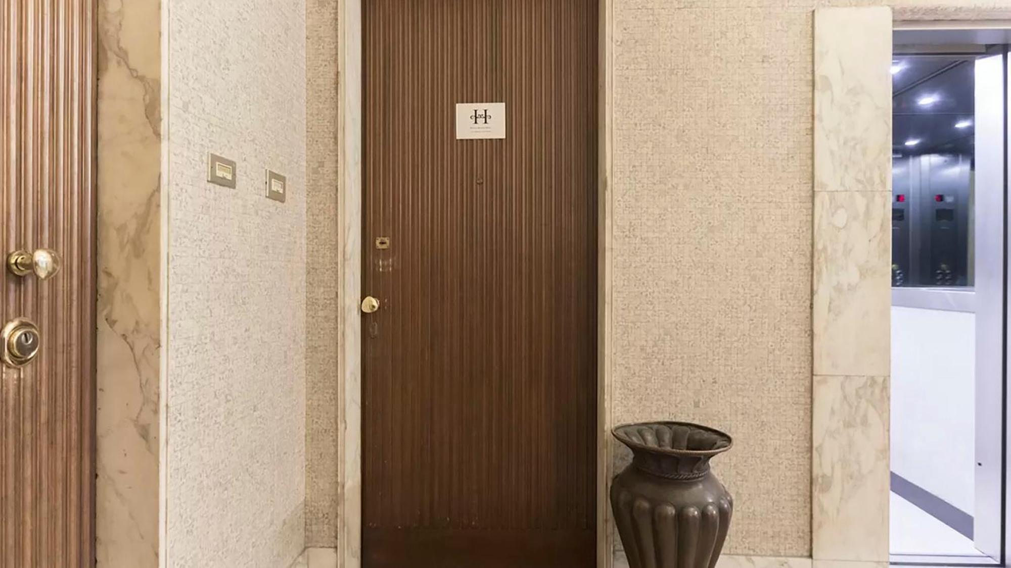 Classbnb - Two Apartments 400 Meters From The Duomo Милано Екстериор снимка