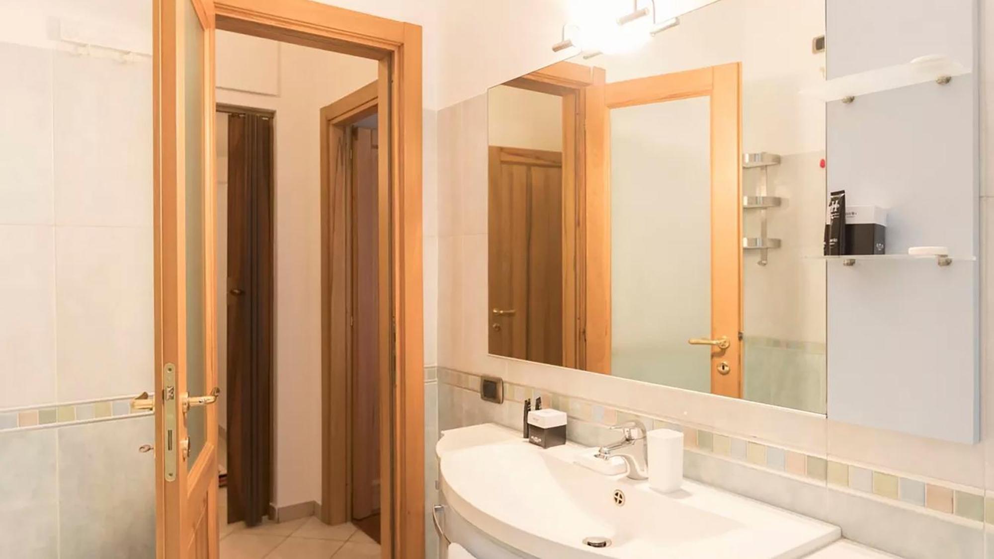 Classbnb - Two Apartments 400 Meters From The Duomo Милано Екстериор снимка