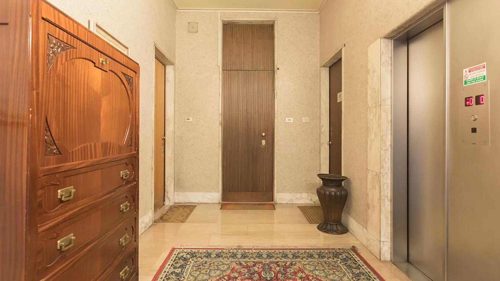 Classbnb - Two Apartments 400 Meters From The Duomo Милано Екстериор снимка