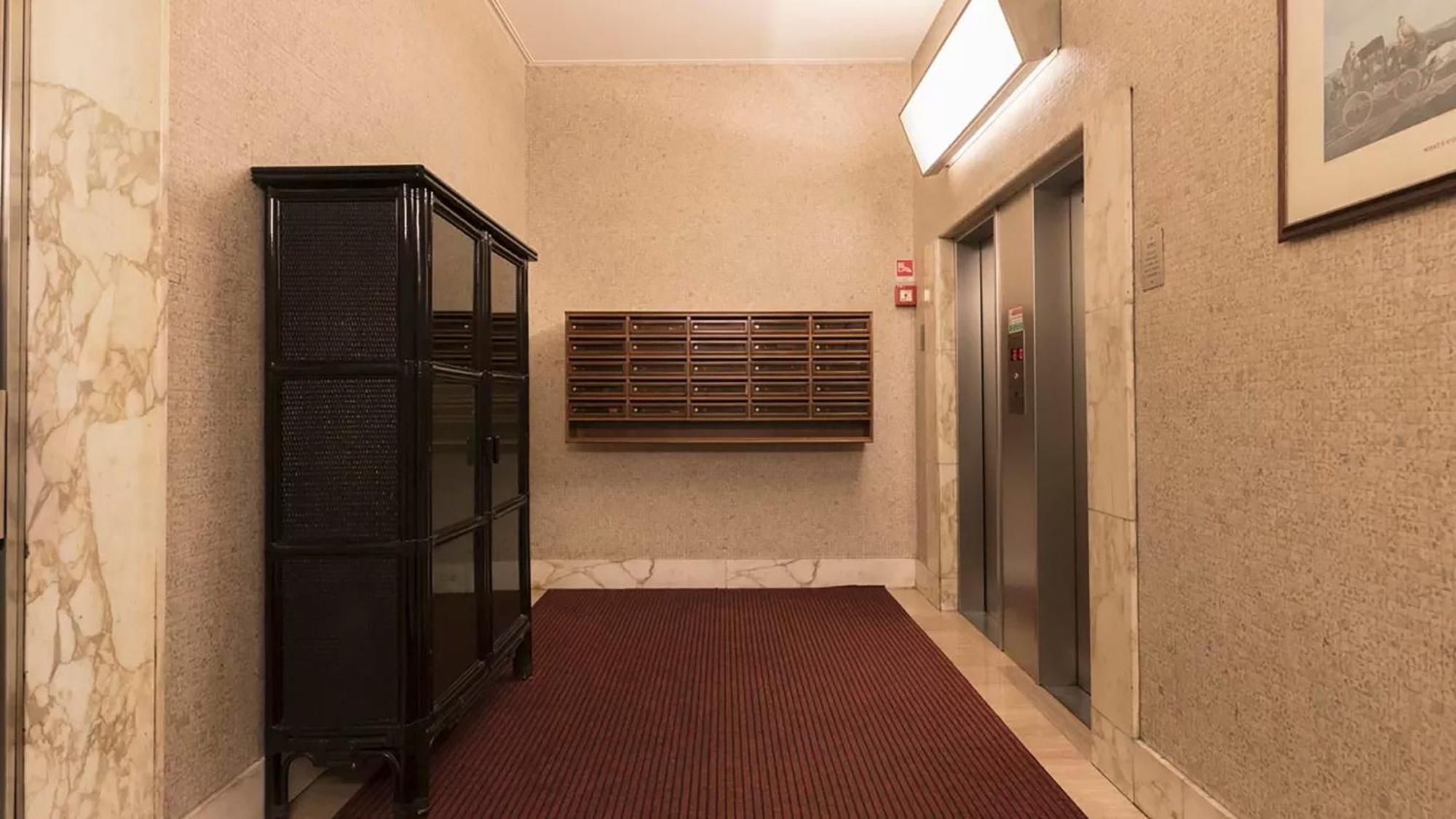 Classbnb - Two Apartments 400 Meters From The Duomo Милано Екстериор снимка