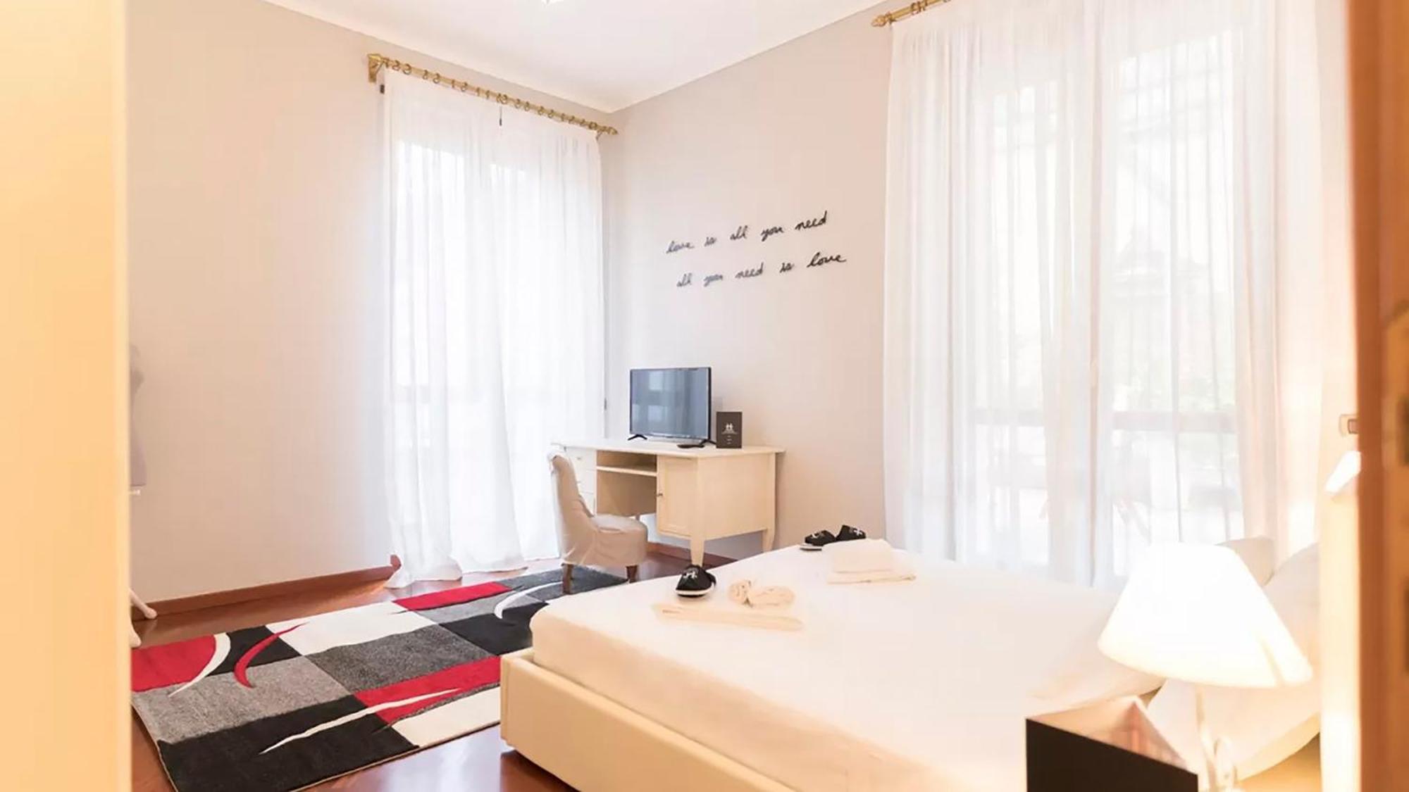 Classbnb - Two Apartments 400 Meters From The Duomo Милано Екстериор снимка