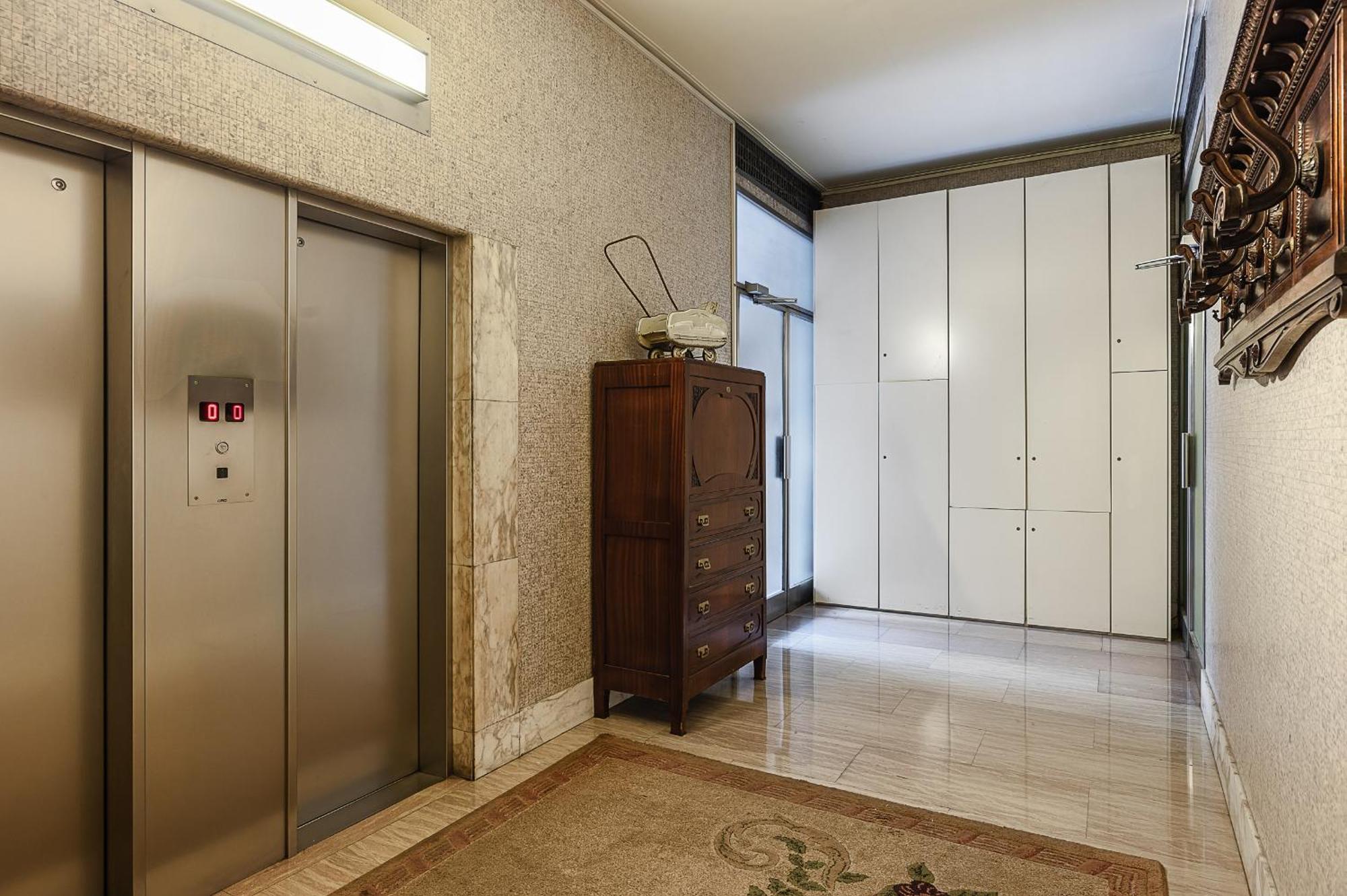 Classbnb - Two Apartments 400 Meters From The Duomo Милано Екстериор снимка