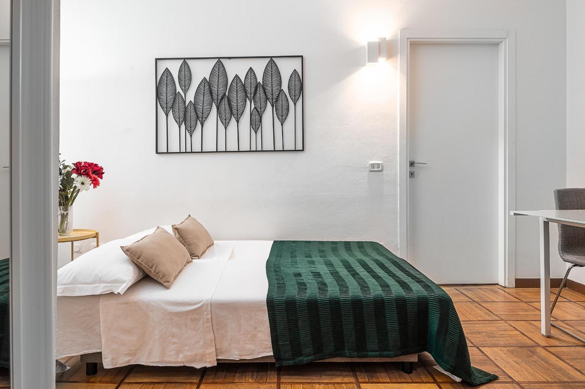 Classbnb - Two Apartments 400 Meters From The Duomo Милано Екстериор снимка