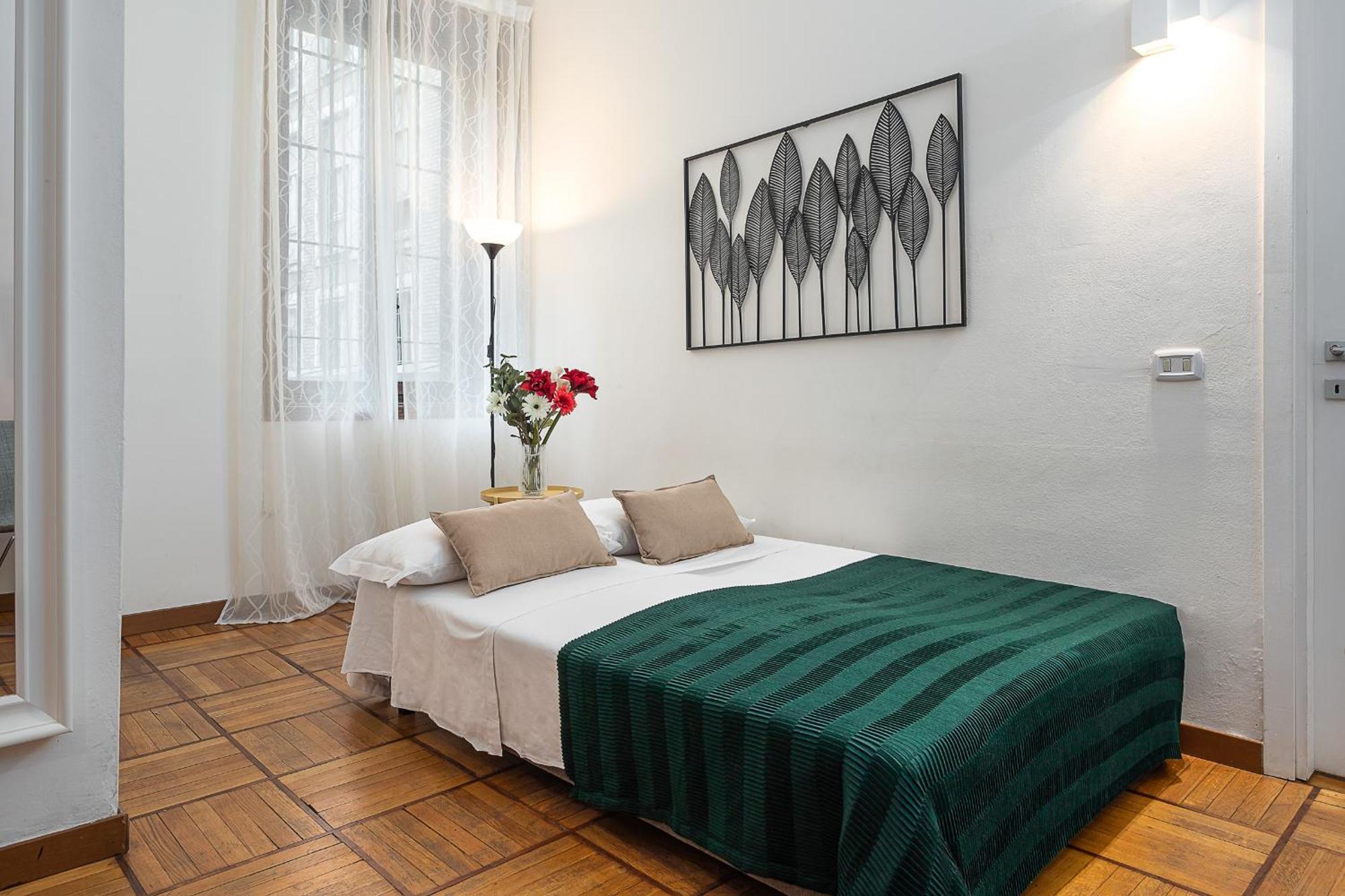 Classbnb - Two Apartments 400 Meters From The Duomo Милано Екстериор снимка